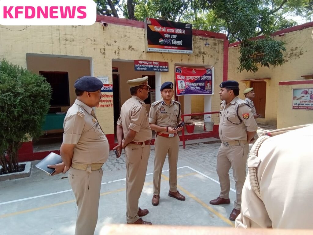 पुलिस उप महानिरीक्षक वाराणसी जोन द्वारा चंदवक थाने का निरीक्षण,